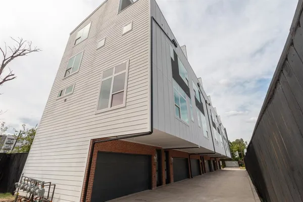 $3,200 | 4210 Roseland Avenue, Dallas, TX 75204