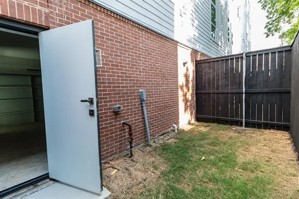 $3,200 | 4210 Roseland Avenue, Dallas, TX 75204