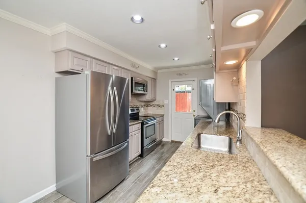 $2,550 | 13074 Trail Hollow Drive, Unit 3074, Houston, TX 77079