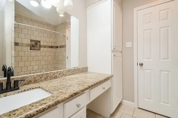$2,550 | 13074 Trail Hollow Drive, Unit 3074, Houston, TX 77079