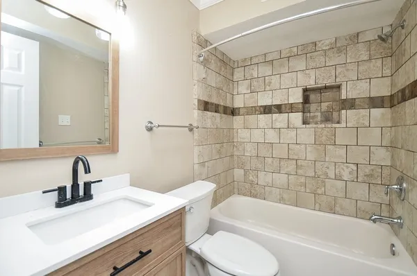 $2,550 | 13074 Trail Hollow Drive, Unit 3074, Houston, TX 77079