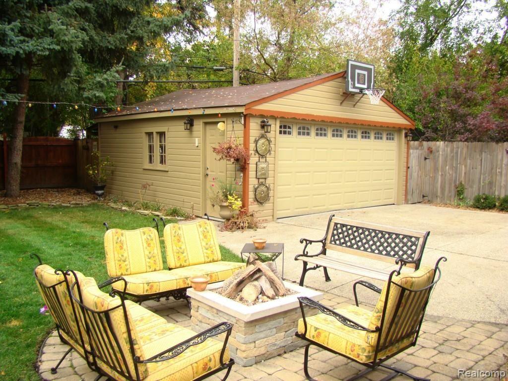 853 Barrington Road Grosse Pointe, MI 48230 - Photo 2 of 18 DSC01138.jpg