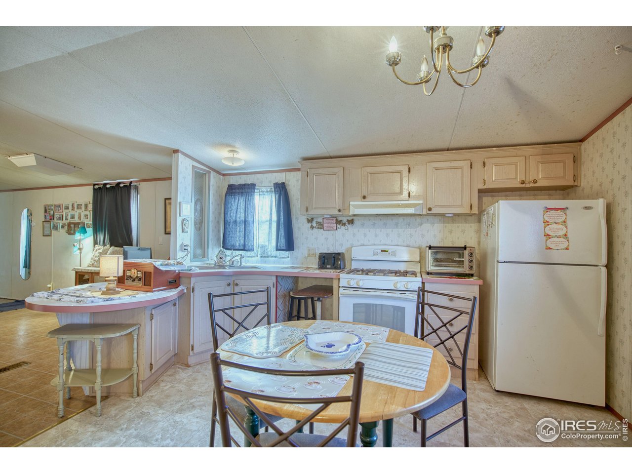 227 North 2nd Street, Unit 20 Berthoud, CO 80513 - Photo 5 of 15 Eat in kitchen
