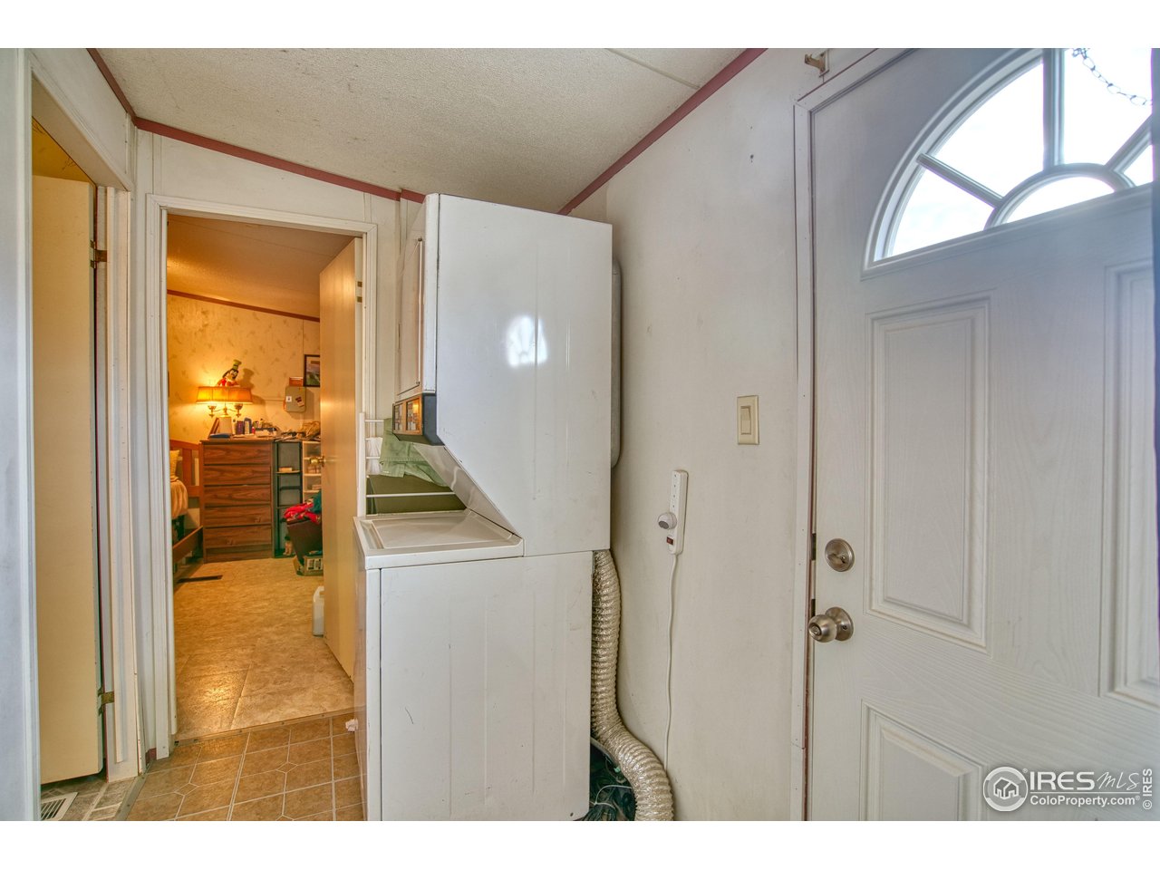227 North 2nd Street, Unit 20 Berthoud, CO 80513 - Photo 8 of 15 Washer/dryer included