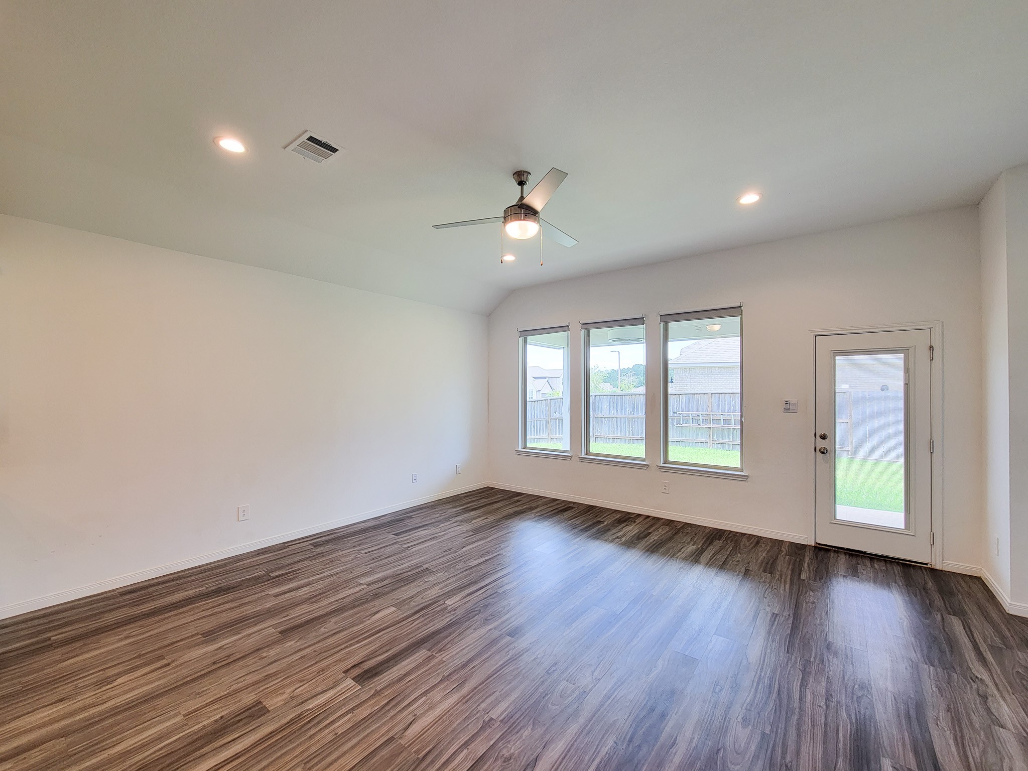 907 Youth Water Road Montgomery, TX 77316 - Photo 8 of 41