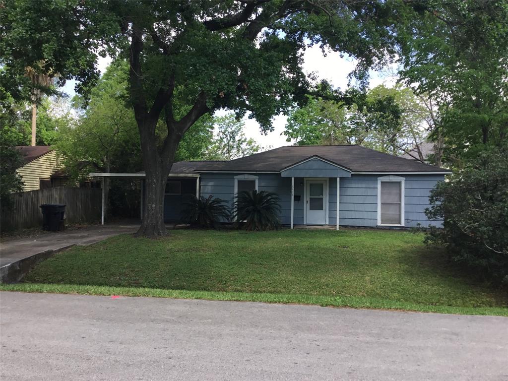 Great Westview Terrace home. 2 bedrooms, 1 bath, large fenced back yard.