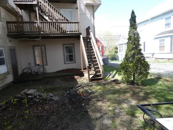 $2,100 | 98 Maple Street, Unit 1, Gardner, MA 01440