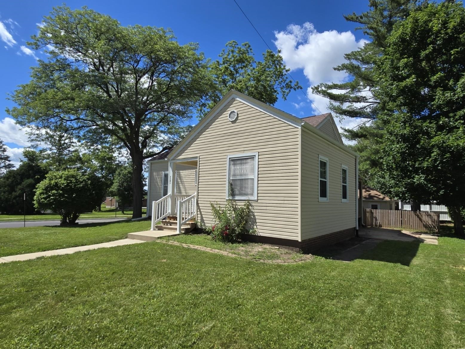 2201 6th Street Monroe, WI 53566 - Photo 19 of 22