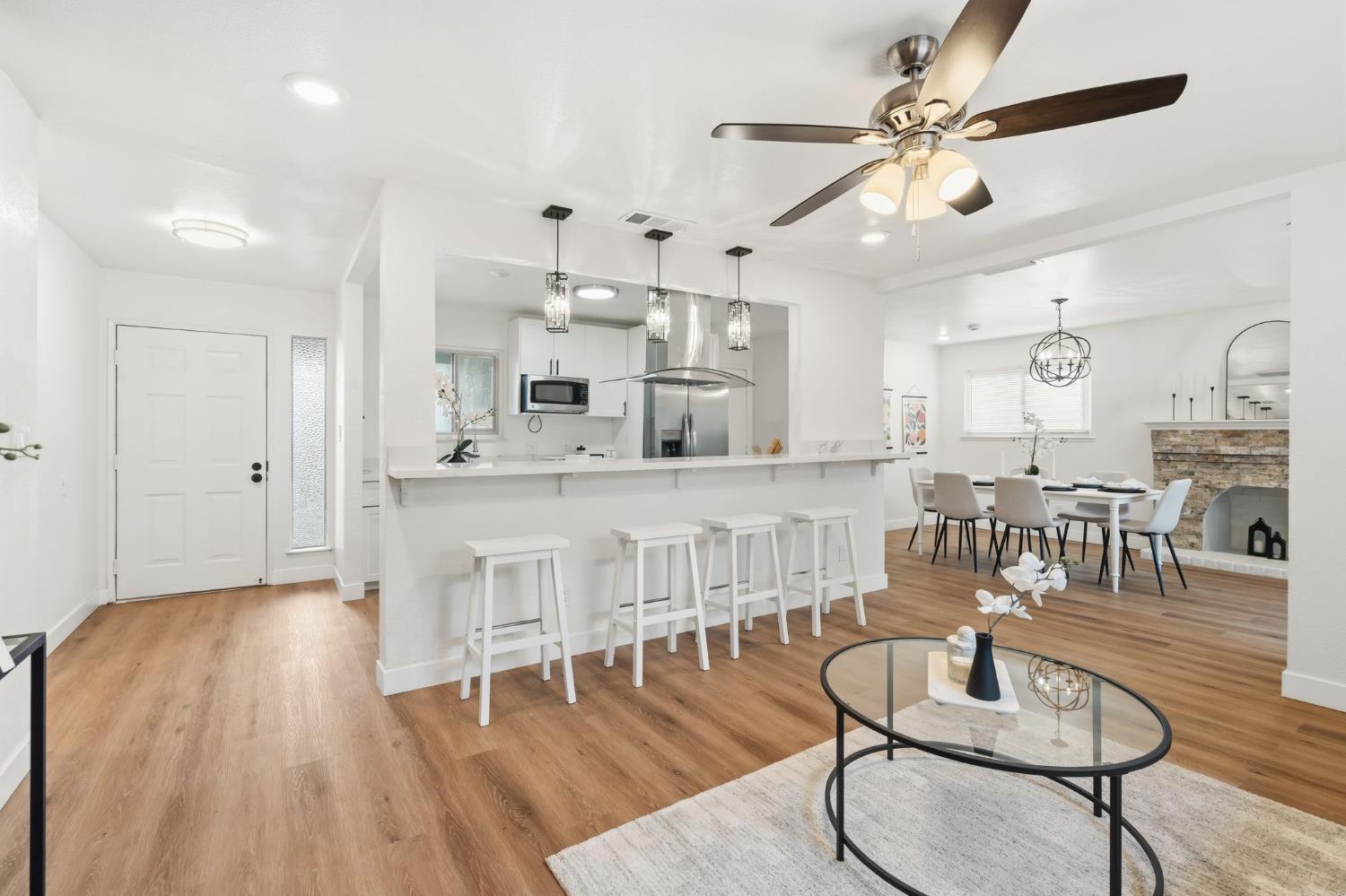 6004 Len Court Citrus Heights, CA 95621 - Photo 3 of 28