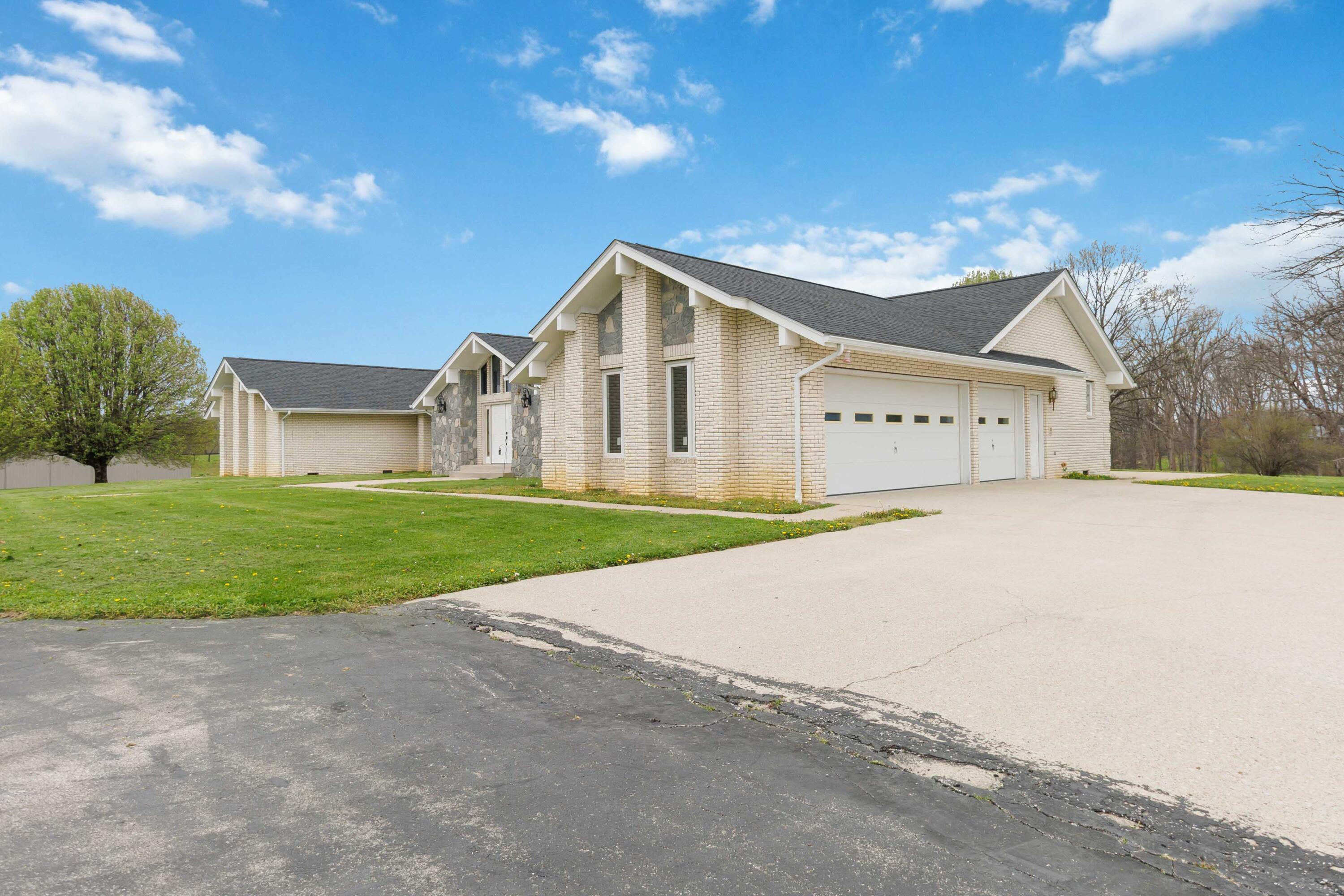 2056 West Laurel Road London, KY 40741 - Photo 4 of 46 002