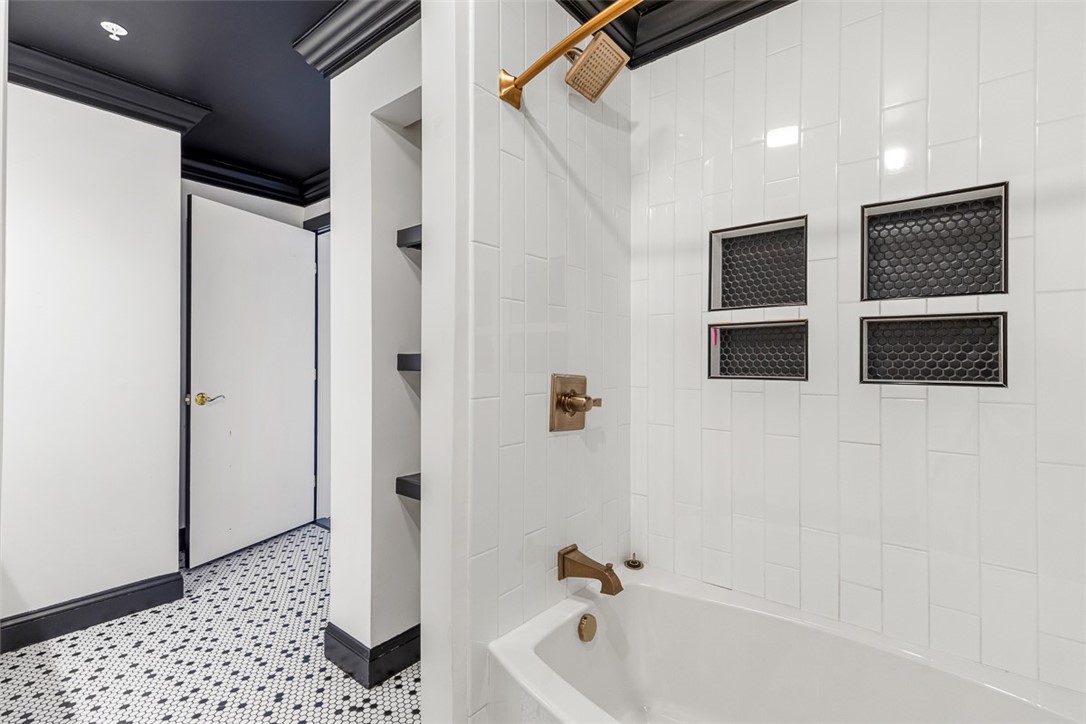 75 Eagle Street, Unit 2D Providence, RI 02909 - Photo 25 of 36 Bathroom
