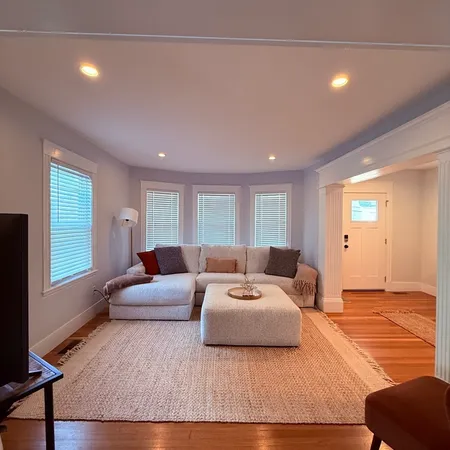 $3,300 | 58 Metropolitan Avenue, Unit 1, Boston, MA 02131