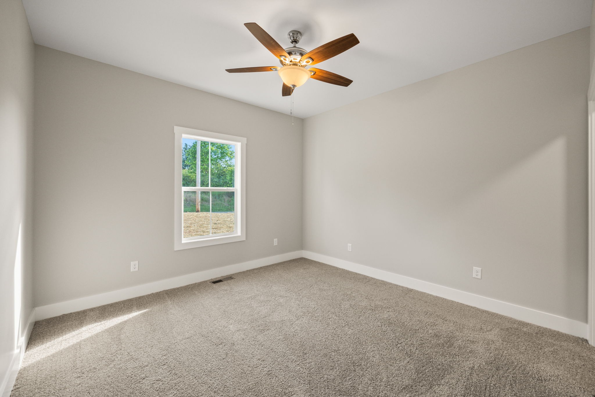 4675 Window Cliff Road Baxter, TN 38544 - Photo 15 of 24 an empty room with ceiling fan and window