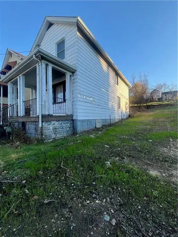 a view of a back yard of the house