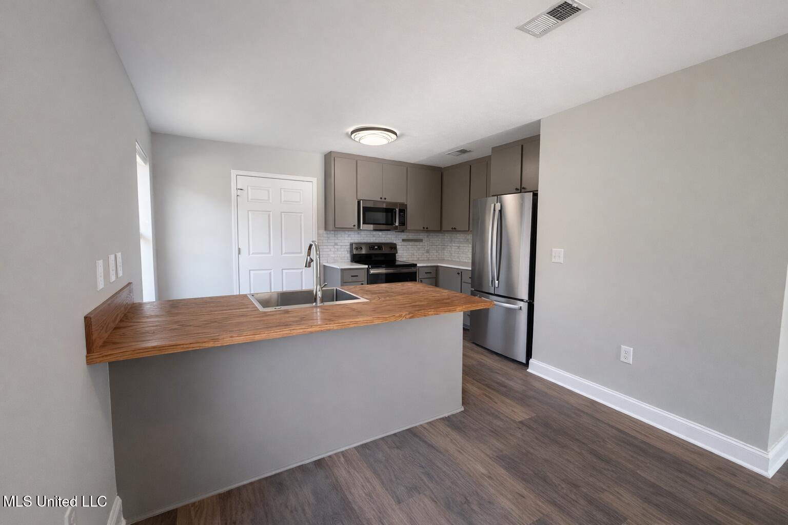 408 Pelican Way Brandon, MS 39047 - Photo 5 of 17 005