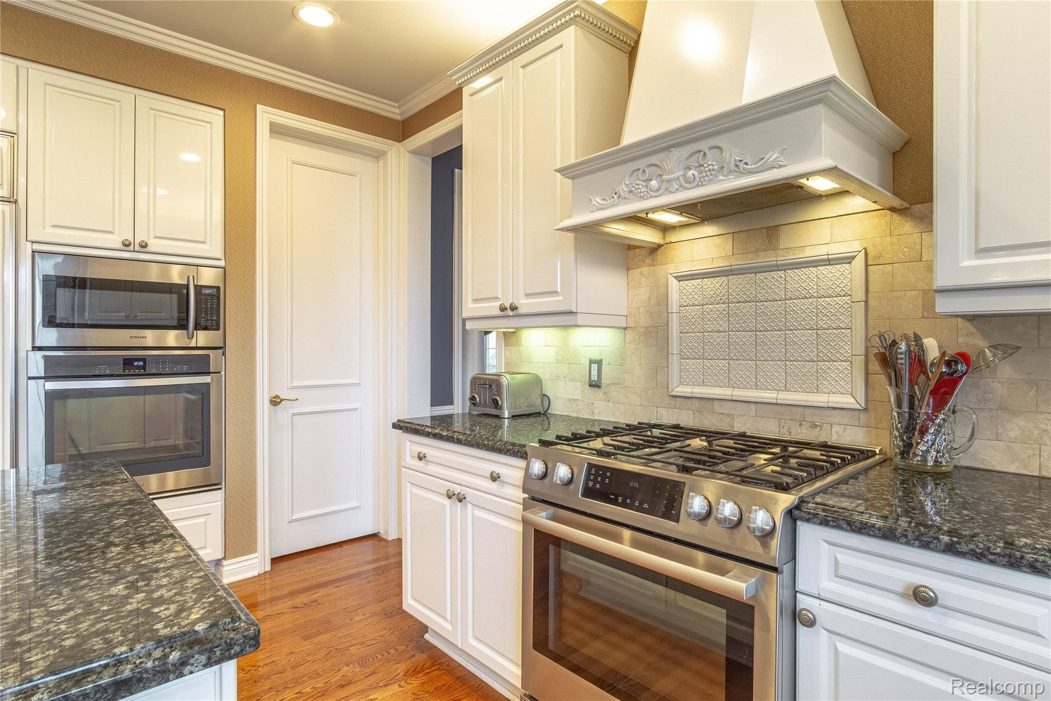 2664 Murfield Court Rochester, MI 48306 - Photo 40 of 99 Interiors (22 of 89).jpg