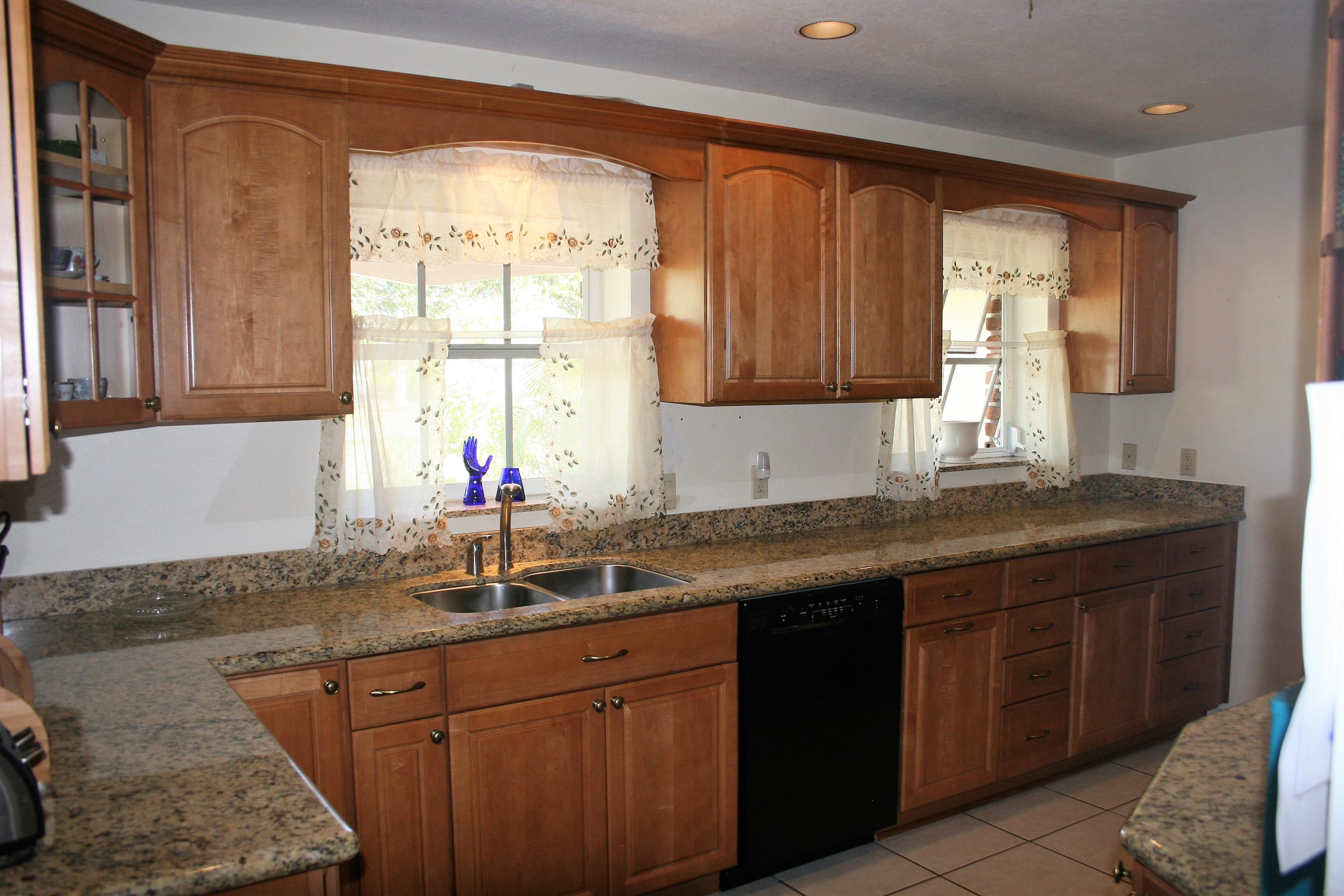 863 Northwest Spruce Ridge Drive Stuart, FL 34994 - Photo 4 of 23 Kitchen