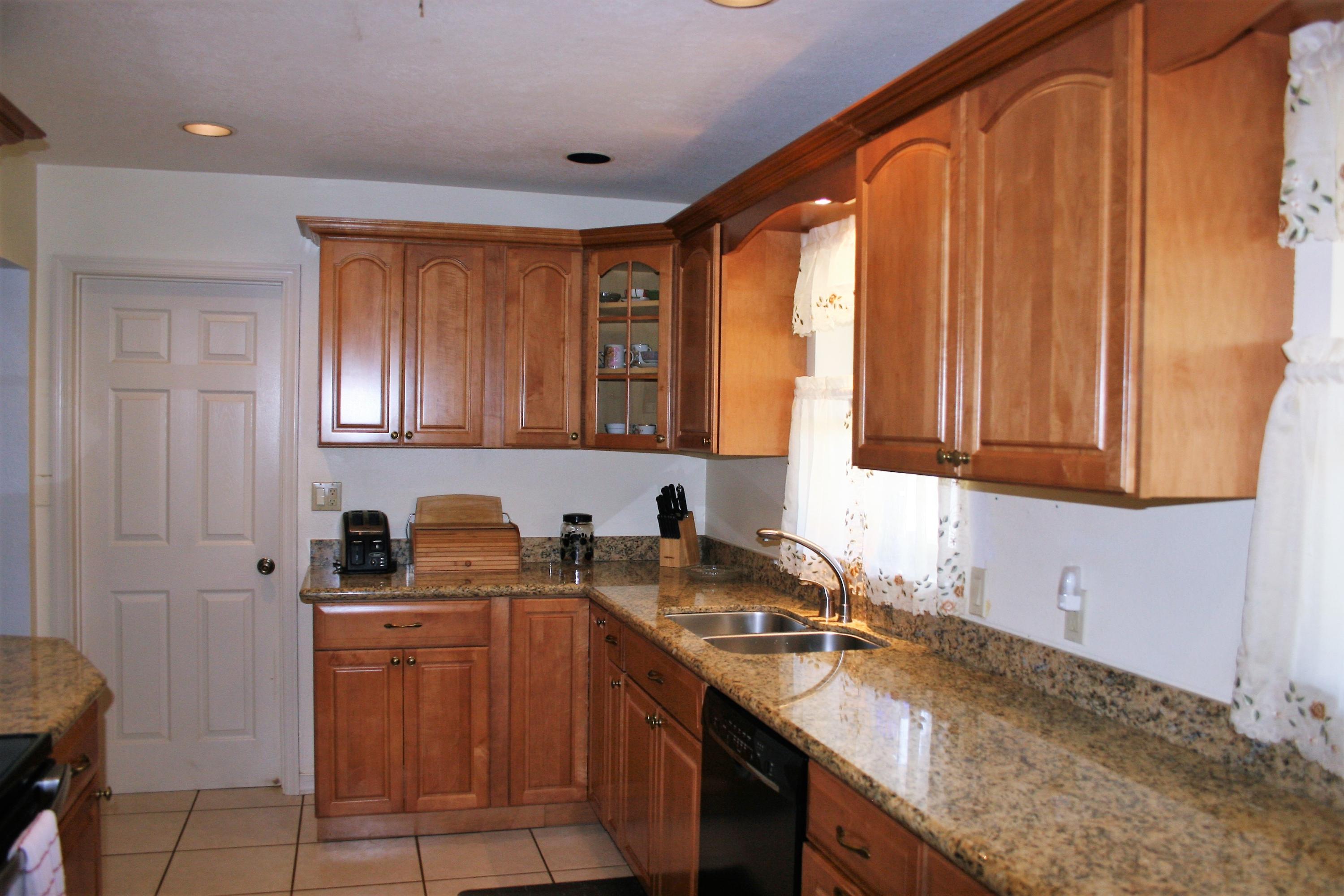 863 Northwest Spruce Ridge Drive Stuart, FL 34994 - Photo 5 of 23 Beautiful Kitchen Cabinets