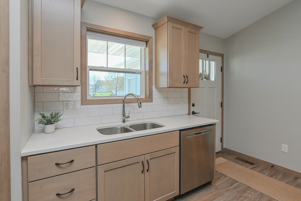 420 Prairie Way Wrightstown, WI 54180 - Photo 13 of 64