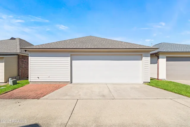 $3,100 | 415 Harbor Road, Youngsville, LA 70592