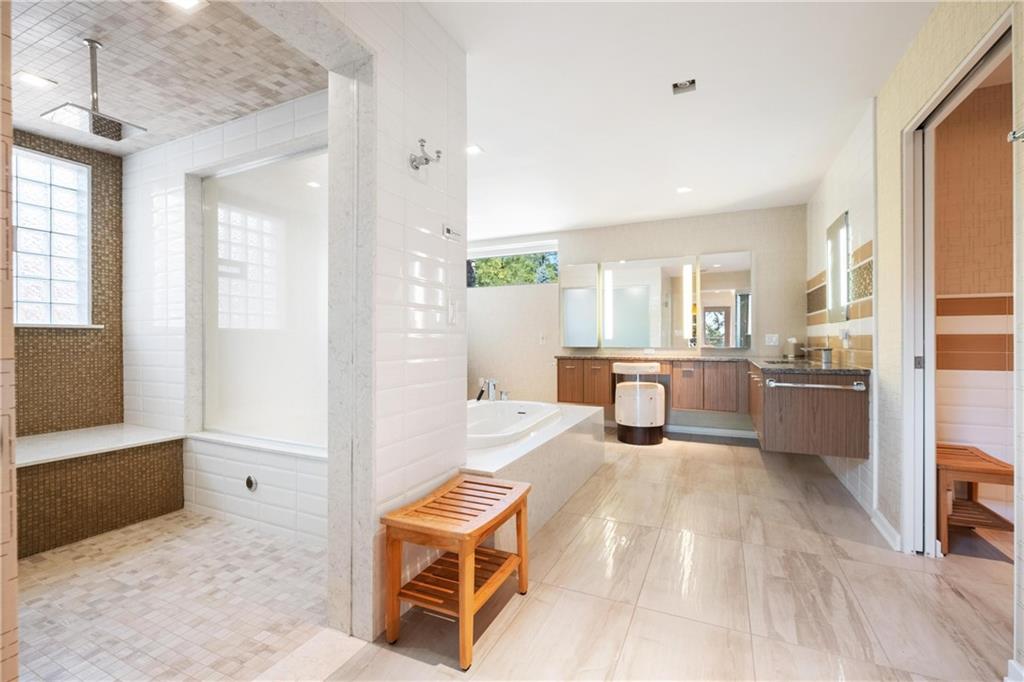 2437 Mt Royal Road Pittsburgh, PA 15217 - Photo 26 of 39