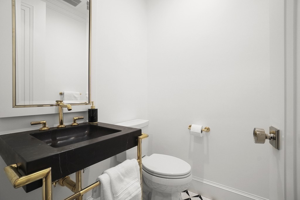 142 Beacon Street, Unit 1 Boston, MA 02116 - Photo 17 of 40