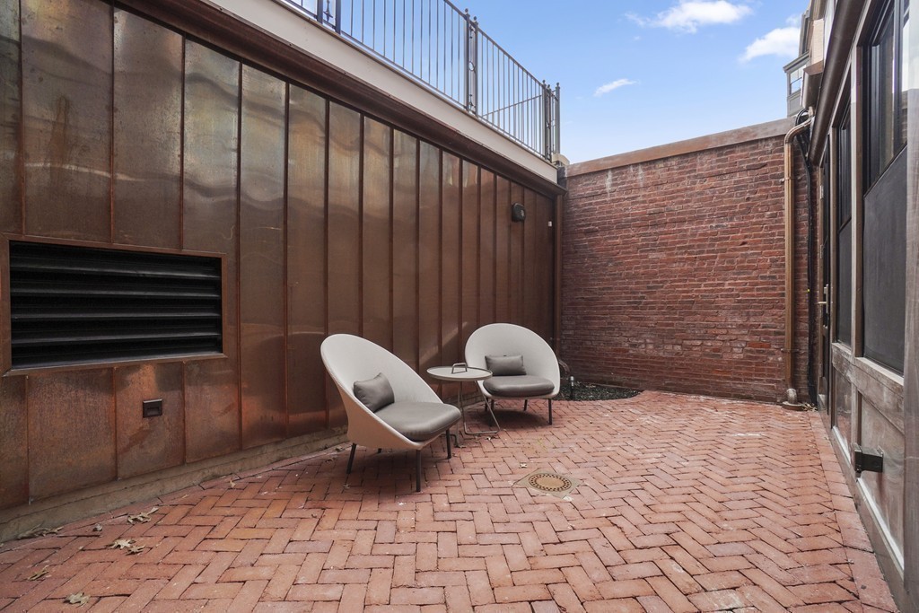 142 Beacon Street, Unit 1 Boston, MA 02116 - Photo 33 of 40
