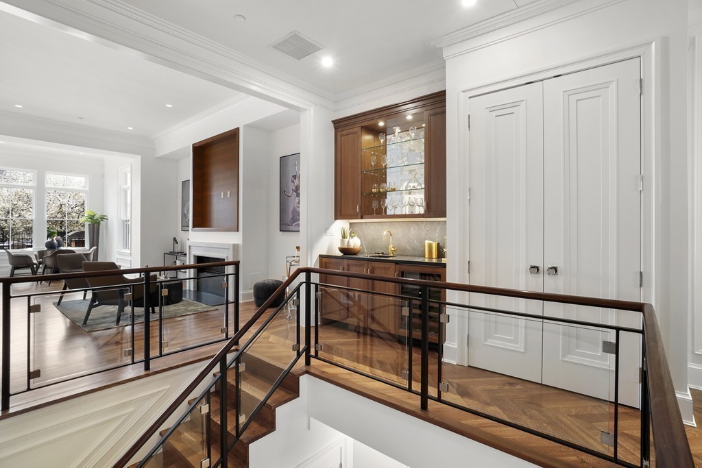 142 Beacon Street, Unit 1 Boston, MA 02116 - Photo 8 of 40