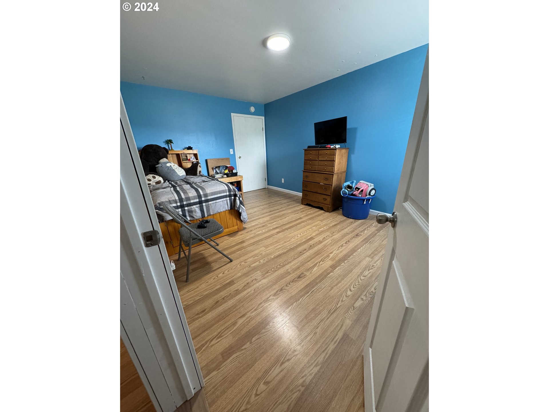 508 3rd Avenue Dallesport, WA 98617 - Photo 18 of 48 a bed room with a bed