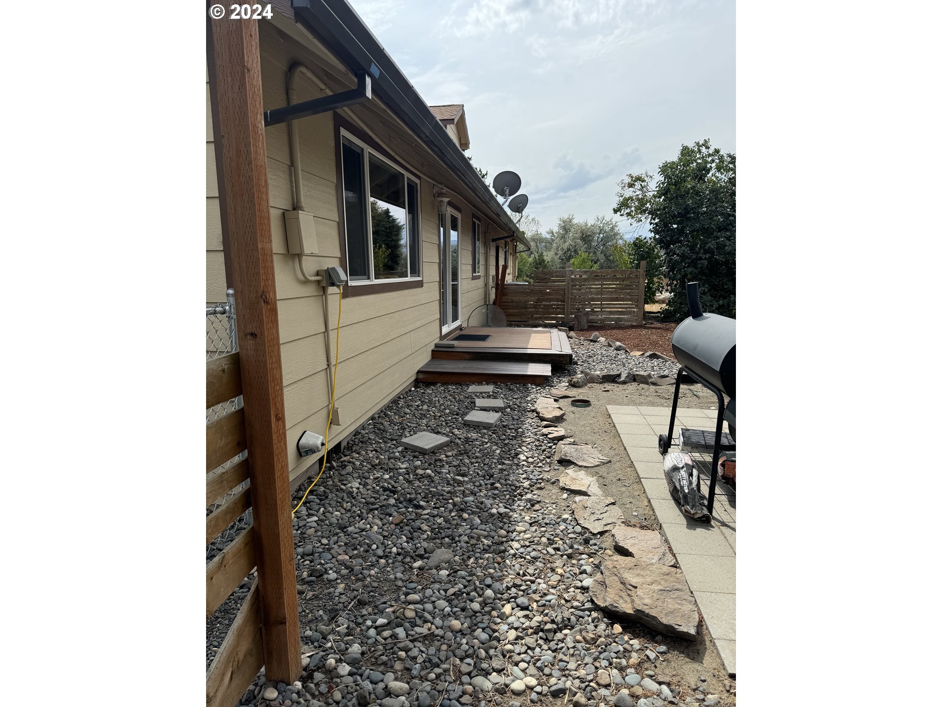508 3rd Avenue Dallesport, WA 98617 - Photo 46 of 48 a view of a backyard with sitting area