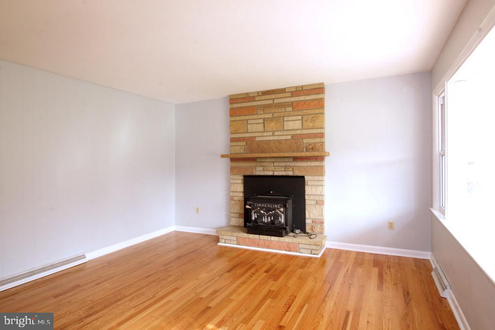 21240 San Mar Road Boonsboro, MD 21713 - Photo 15 of 31 Living Room