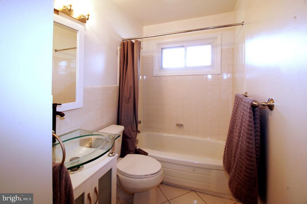 21240 San Mar Road Boonsboro, MD 21713 - Photo 19 of 31 Bathroom