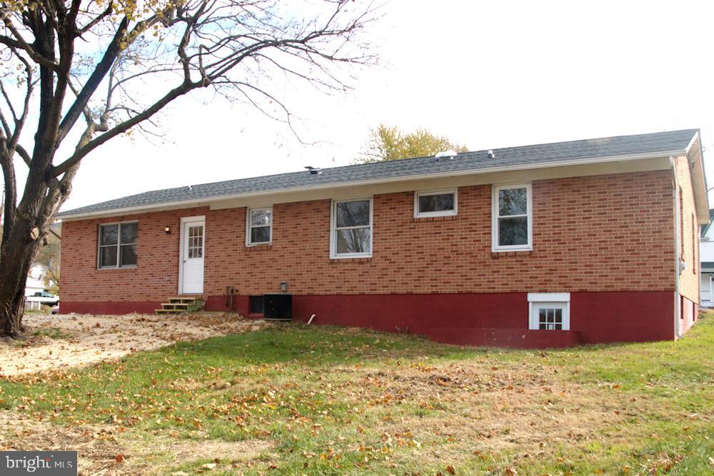 21240 San Mar Road Boonsboro, MD 21713 - Photo 7 of 31 Rear View