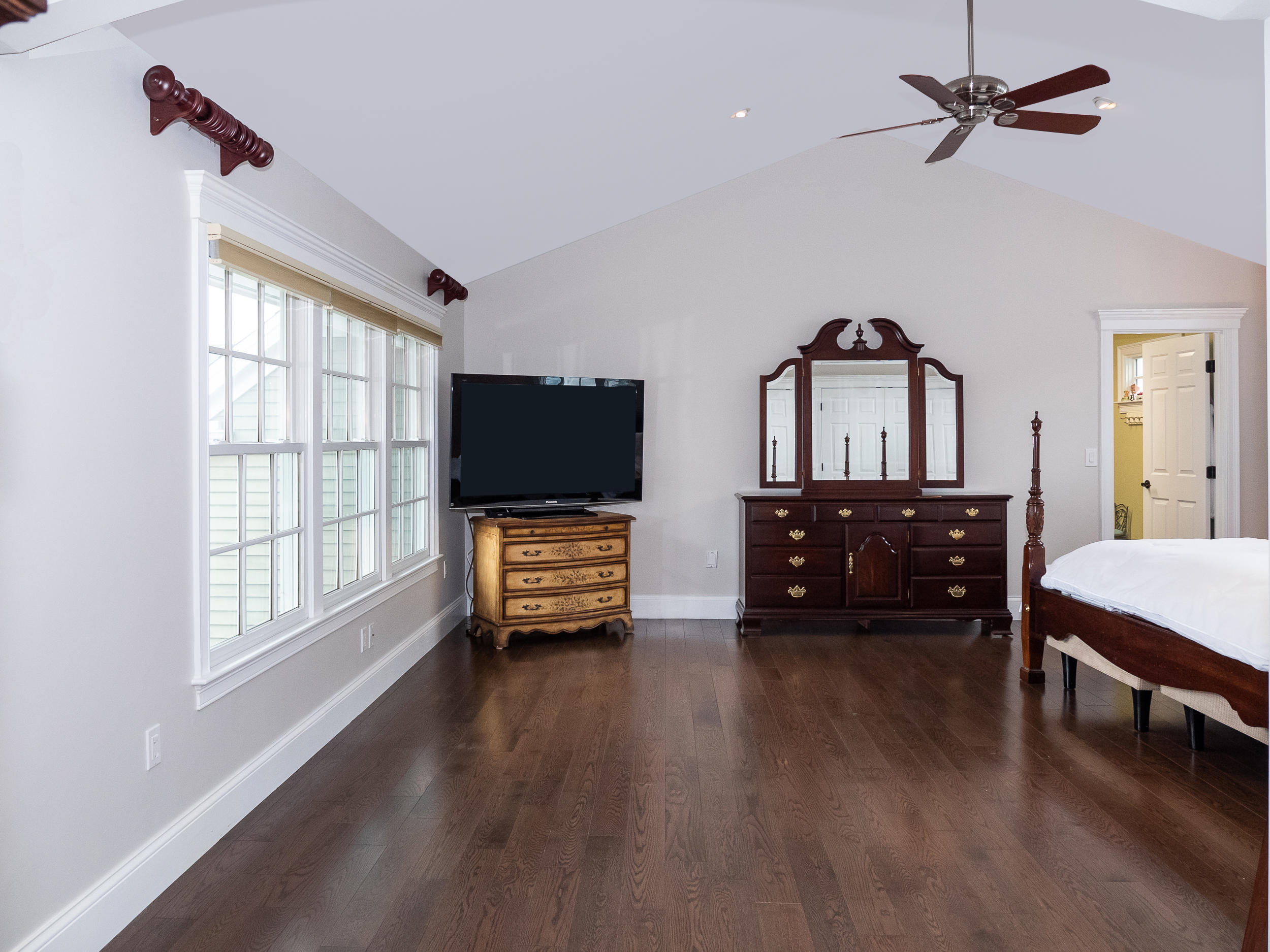 7 Preston Square, Unit 7 Quincy, MA 02171 - Photo 21 of 30 a living room with furniture and flat screen tv