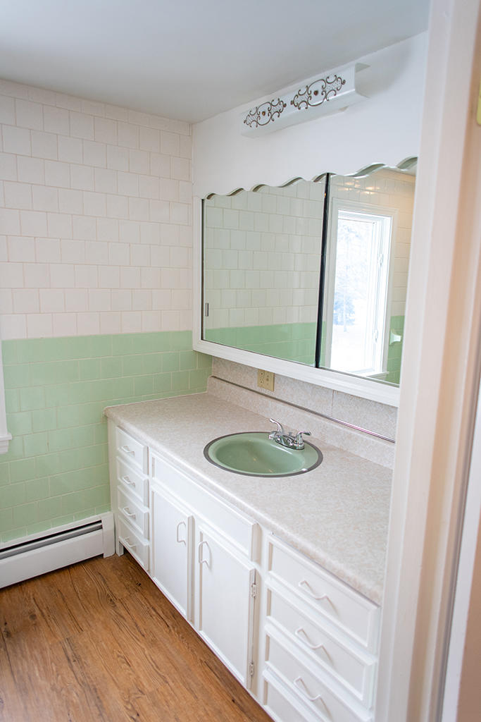 823 Old Rte One Waldoboro, ME 04572 - Photo 33 of 41 2nd Floor bathroom sink
