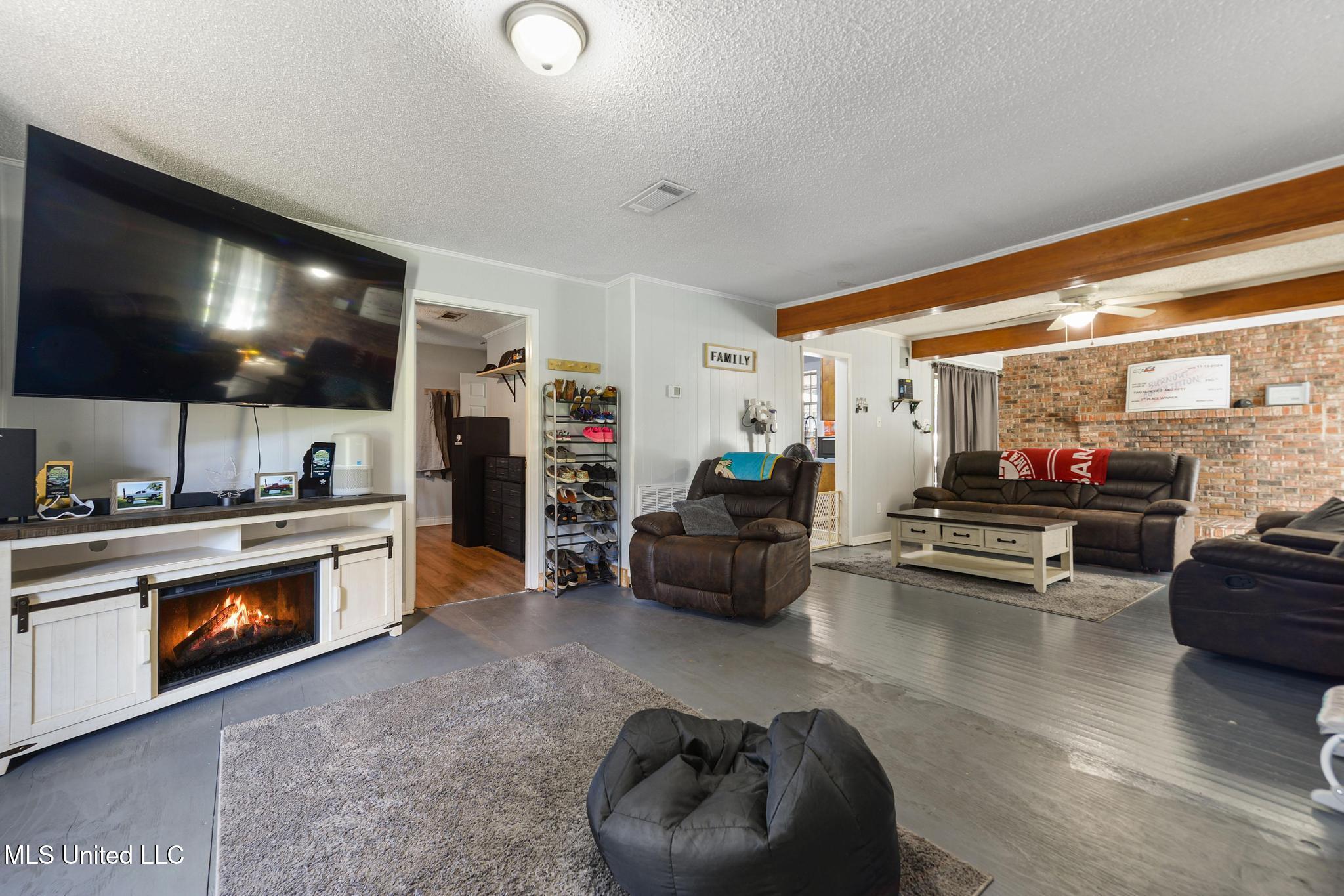 7621 Elder Ferry Road Moss Point, MS 39563 - Photo 3 of 32 003