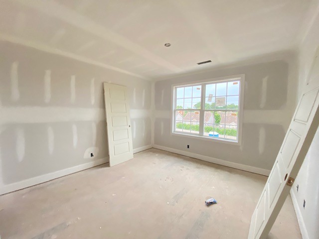 3612 Oakland Road Clarksville, TN 37040 - Photo 14 of 17 an empty room with windows