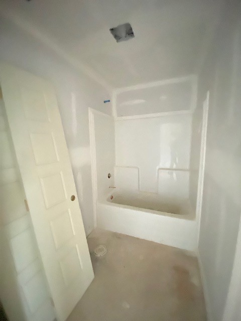 3612 Oakland Road Clarksville, TN 37040 - Photo 15 of 17 a bathroom with a bathtub