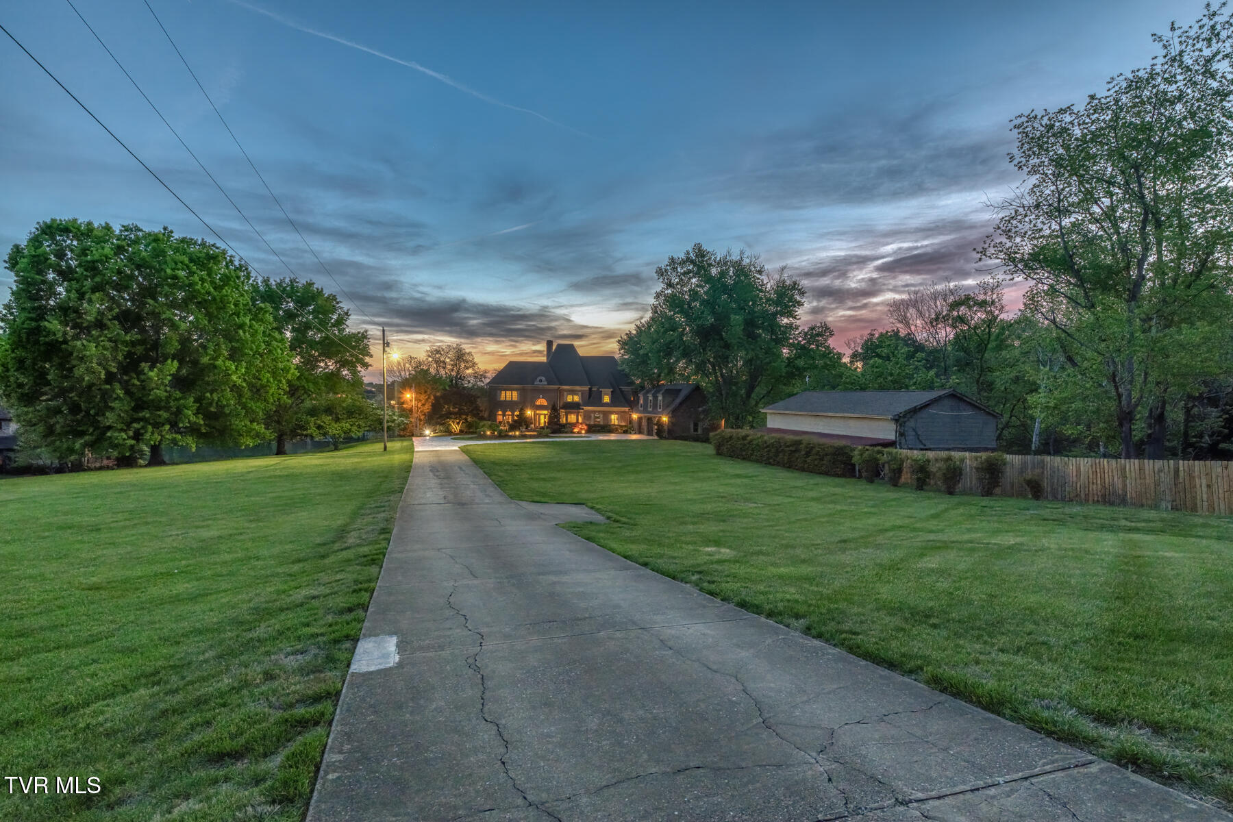 255 Willmary Road Piney Flats, TN 37686 - Photo 4 of 161 255 Willmary Rd-16 - Copy