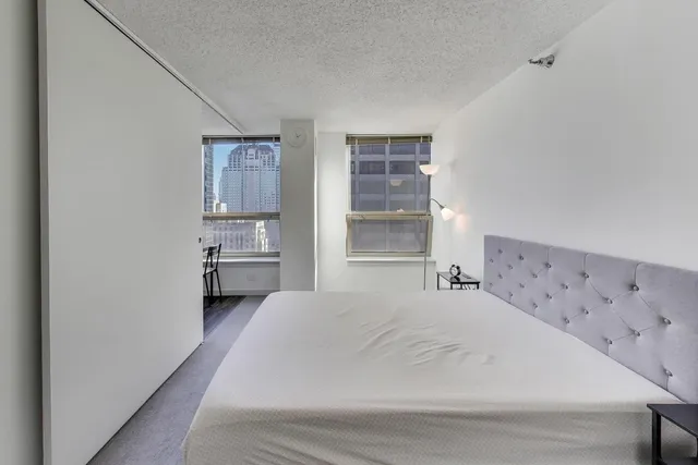 $1,965 | 555 West Madison Street, Unit 3502, Chicago, IL 60661