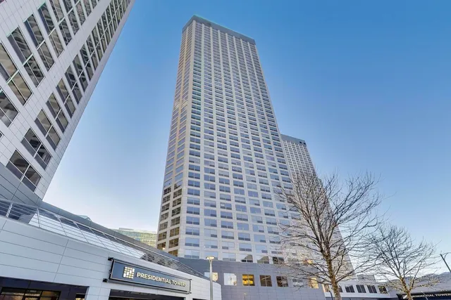 $1,965 | 555 West Madison Street, Unit 3502, Chicago, IL 60661