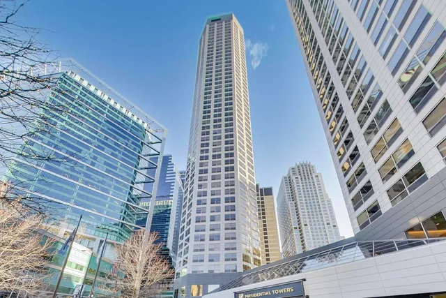 $1,965 | 555 West Madison Street, Unit 3502, Chicago, IL 60661