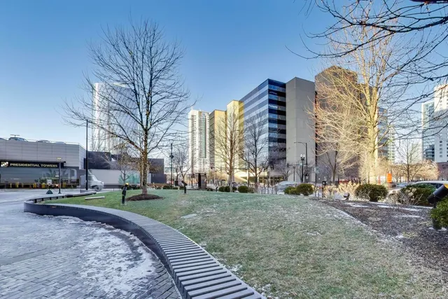 $1,965 | 555 West Madison Street, Unit 3502, Chicago, IL 60661