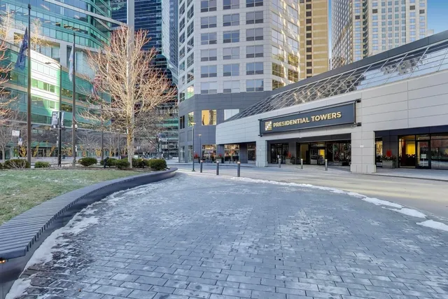 $1,965 | 555 West Madison Street, Unit 3502, Chicago, IL 60661