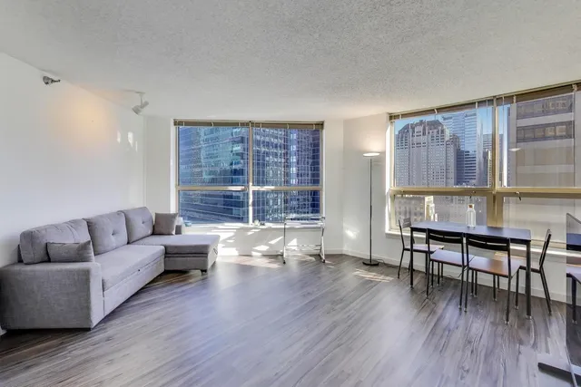 $1,965 | 555 West Madison Street, Unit 3502, Chicago, IL 60661