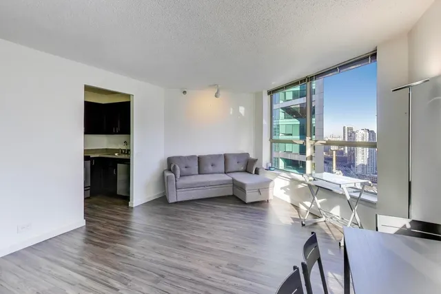 $1,965 | 555 West Madison Street, Unit 3502, Chicago, IL 60661