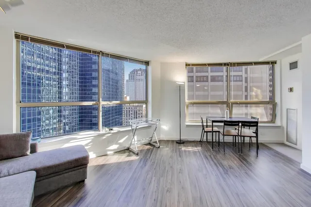 $1,965 | 555 West Madison Street, Unit 3502, Chicago, IL 60661