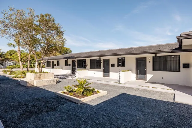 $2,800 | 8931 Northeast 2nd Avenue, Unit S4, El Portal, FL 33138