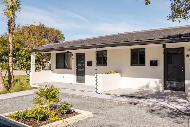 $2,800 | 8931 Northeast 2nd Avenue, Unit S4, El Portal, FL 33138