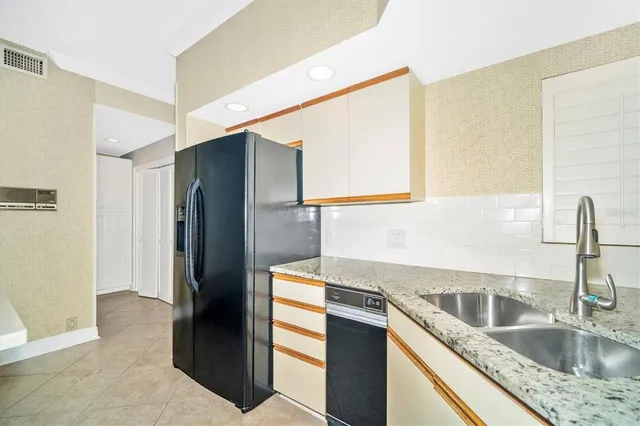 $2,500 | 7669 Fairway Woods Drive, Unit 704, Sarasota, FL 34238